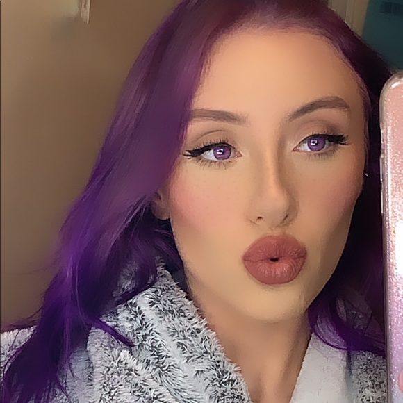 Meet your Posher, Nicolette - Picture 2 of 2